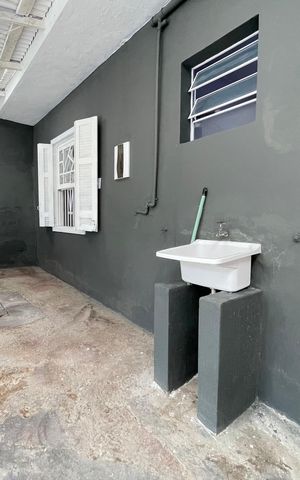 Casa à venda com 250m², 2 quartos e 4 vagas Casa à venda com 250m², 2 quartos e 4 vagasÁrea de Serviço