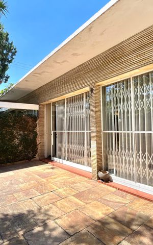 Casa para alugar com 250m², 3 quartos e 6 vagas Casa para alugar com 250m², 3 quartos e 6 vagasVaranda