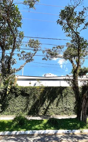 Casa para alugar com 250m², 3 quartos e 6 vagas Casa para alugar com 250m², 3 quartos e 6 vagasFachada