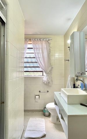 Casa para alugar com 250m², 3 quartos e 6 vagas Casa para alugar com 250m², 3 quartos e 6 vagasBanheiro da Suíte