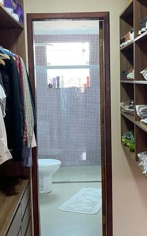 Casa de condomínio à venda com 120m², 4 quartos e 2 vagas Casa de condomínio à venda com 120m², 4 quartos e 2 vagasCloset da suíte