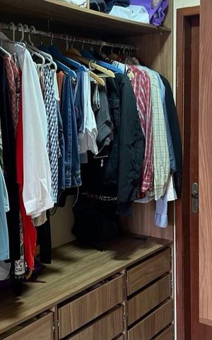 Casa de condomínio à venda com 120m², 4 quartos e 2 vagas Casa de condomínio à venda com 120m², 4 quartos e 2 vagasCloset da suíte