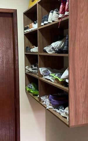 Casa de condomínio à venda com 120m², 4 quartos e 2 vagas Casa de condomínio à venda com 120m², 4 quartos e 2 vagasCloset da suíte
