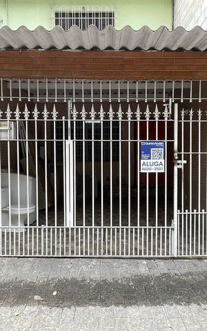 Casa para alugar com 80m², 2 quartos e 1 vaga Casa para alugar com 80m², 2 quartos e 1 vagaFachada