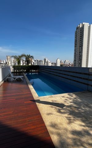 Apartamento à venda com 126m², 3 quartos e 2 vagas Apartamento à venda com 126m², 3 quartos e 2 vagasÁrea comum - Piscina