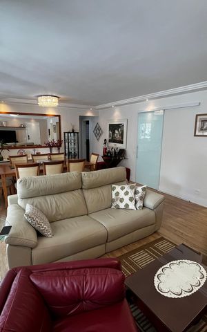 Apartamento à venda com 126m², 3 quartos e 2 vagas Apartamento à venda com 126m², 3 quartos e 2 vagasSala