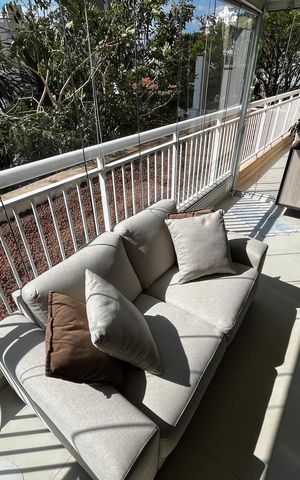 Apartamento à venda com 126m², 3 quartos e 2 vagas Apartamento à venda com 126m², 3 quartos e 2 vagasVaranda da Sala