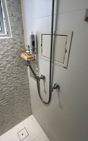 Apartamento à venda com 126m², 3 quartos e 2 vagas Apartamento à venda com 126m², 3 quartos e 2 vagasBanheiro da Suíte 1