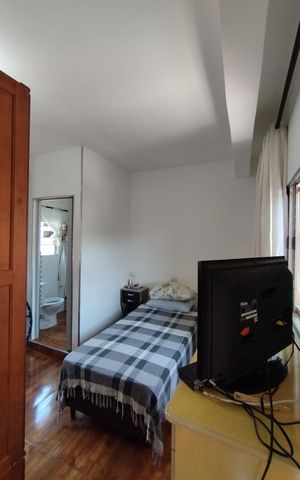 Casa à venda com 373m², 10 quartos e 2 vagas Casa à venda com 373m², 10 quartos e 2 vagasSuíte