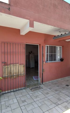 Casa à venda com 373m², 10 quartos e 2 vagas Casa à venda com 373m², 10 quartos e 2 vagasVaranda