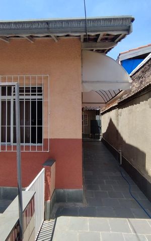 Casa à venda com 373m², 10 quartos e 2 vagas Casa à venda com 373m², 10 quartos e 2 vagasQuintal