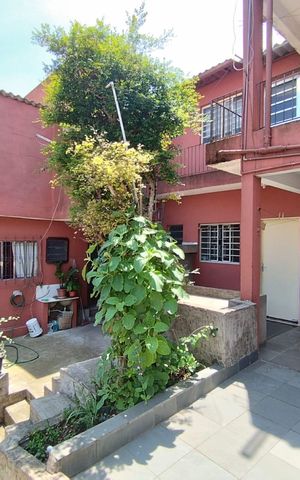 Casa à venda com 373m², 10 quartos e 2 vagas Casa à venda com 373m², 10 quartos e 2 vagasQuintal