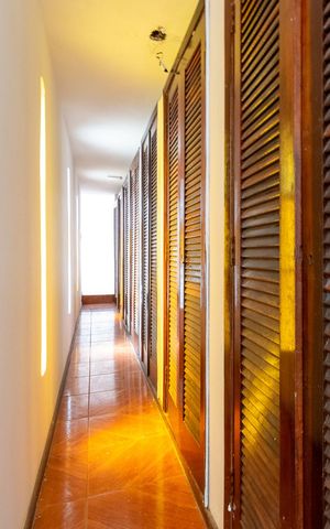 Casa à venda com 370m², 5 quartos e 3 vagas Casa à venda com 370m², 5 quartos e 3 vagasCloset da suíte 1