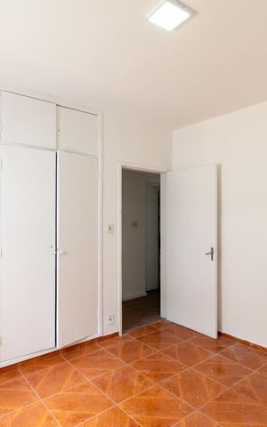 Casa à venda com 370m², 5 quartos e 3 vagas Casa à venda com 370m², 5 quartos e 3 vagasQuarto 4