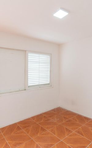 Casa à venda com 370m², 5 quartos e 3 vagas Casa à venda com 370m², 5 quartos e 3 vagasQuarto 3