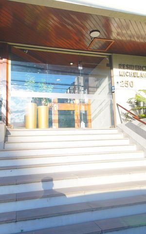 Apartamento à venda com 173m², 3 quartos e 2 vagasFachada