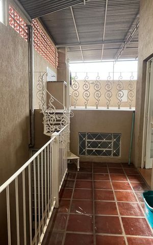 Casa à venda com 230m², 2 quartos e 3 vagas