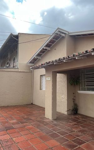 Casa à venda com 230m², 2 quartos e 3 vagas