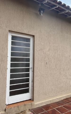 Casa à venda com 230m², 2 quartos e 3 vagas