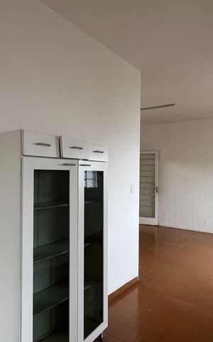 Casa à venda com 230m², 2 quartos e 3 vagas
