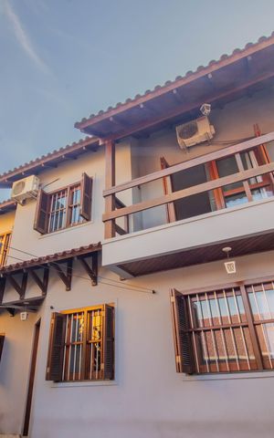 Casa à venda com 222m², 3 quartos e 3 vagas Casa à venda com 222m², 3 quartos e 3 vagasFachada da Casa