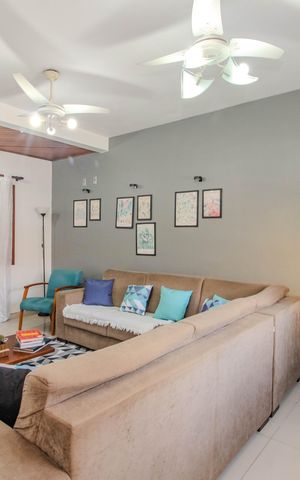Casa à venda com 222m², 3 quartos e 3 vagas Casa à venda com 222m², 3 quartos e 3 vagasSala
