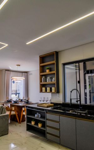 Casa à venda com 220m², 3 quartos e 6 vagas Casa à venda com 220m², 3 quartos e 6 vagasCozinha e Área de Serviço