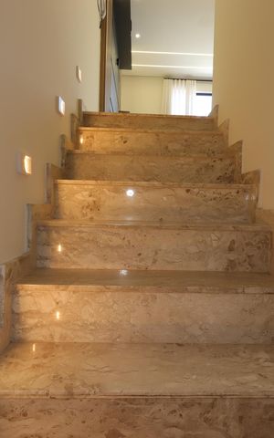 Casa à venda com 220m², 3 quartos e 6 vagasEscada