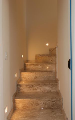 Casa à venda com 220m², 3 quartos e 6 vagasEscada