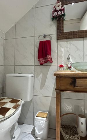 Casa à venda com 150m², 4 quartos e 2 vagas Casa à venda com 150m², 4 quartos e 2 vagasLavabo