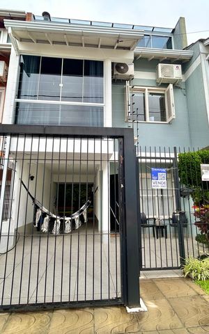 Casa à venda com 150m², 4 quartos e 2 vagas Casa à venda com 150m², 4 quartos e 2 vagasFachada
