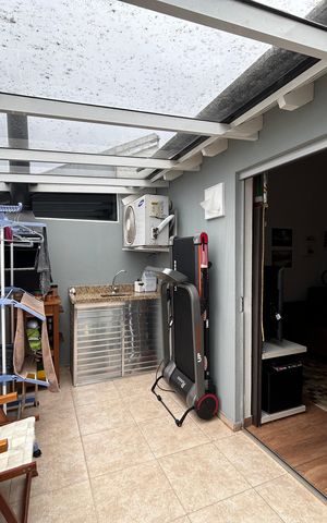 Casa à venda com 150m², 4 quartos e 2 vagas Casa à venda com 150m², 4 quartos e 2 vagasSacada