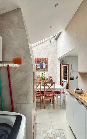 Casa à venda com 150m², 4 quartos e 2 vagas Casa à venda com 150m², 4 quartos e 2 vagasÁrea de Serviço