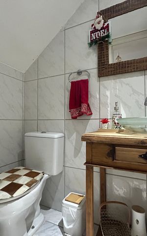 Casa à venda com 150m², 4 quartos e 2 vagas Casa à venda com 150m², 4 quartos e 2 vagasLavabo