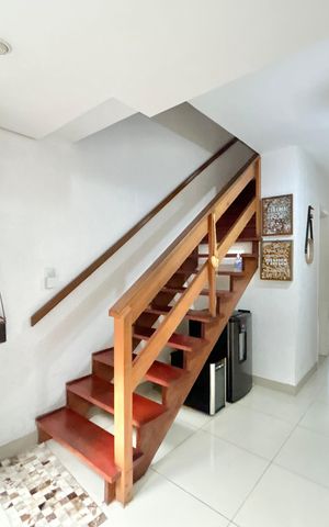 Casa à venda com 150m², 4 quartos e 2 vagas Casa à venda com 150m², 4 quartos e 2 vagasSala