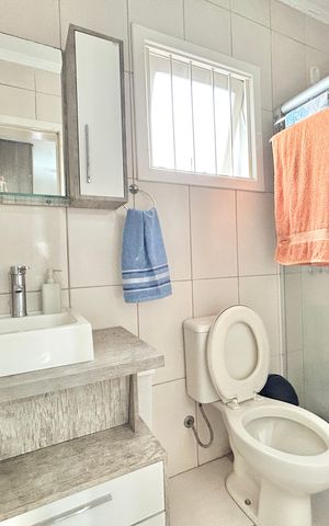 Casa à venda com 150m², 4 quartos e 2 vagas Casa à venda com 150m², 4 quartos e 2 vagasBanheiro Social