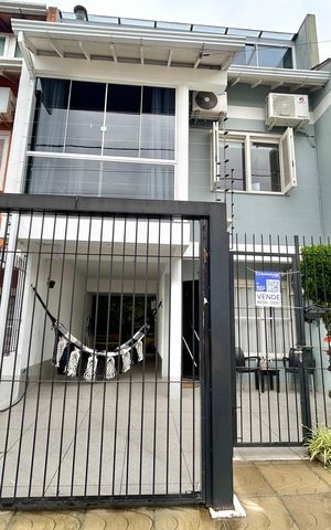 Casa à venda com 150m², 4 quartos e 2 vagas Casa à venda com 150m², 4 quartos e 2 vagasFachada