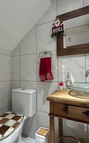 Casa à venda com 150m², 4 quartos e 2 vagas Casa à venda com 150m², 4 quartos e 2 vagasLavabo