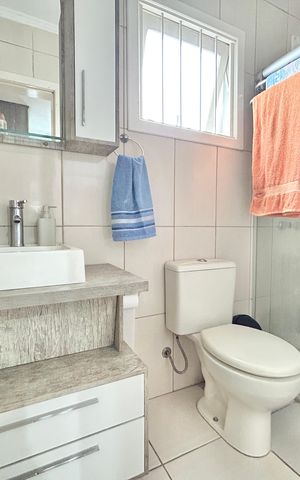 Casa à venda com 150m², 4 quartos e 2 vagas Casa à venda com 150m², 4 quartos e 2 vagasBanheiro Social