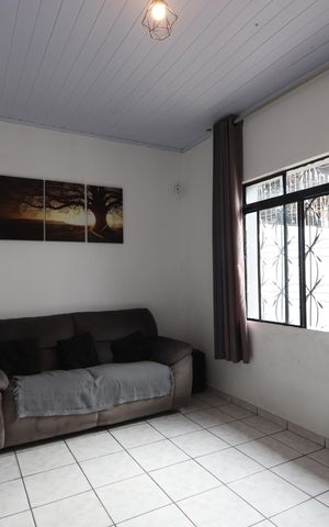 Casa à venda com 134m², 3 quartos e 2 vagasSala