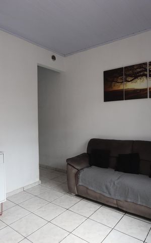 Casa à venda com 134m², 3 quartos e 2 vagasSala