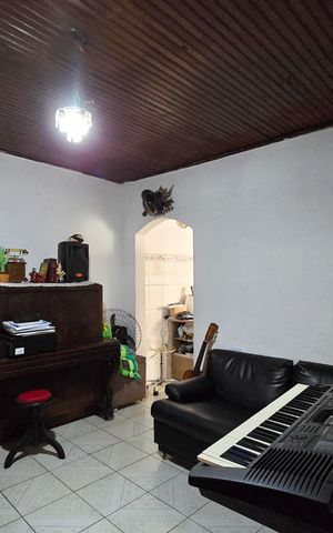 Casa à venda com 153m², 2 quartos e 2 vagas Casa à venda com 153m², 2 quartos e 2 vagasSala