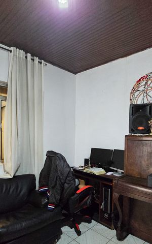 Casa à venda com 153m², 2 quartos e 2 vagas Casa à venda com 153m², 2 quartos e 2 vagasSala