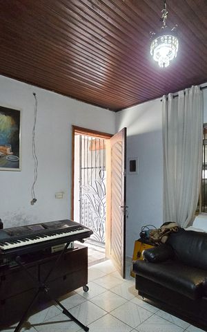 Casa à venda com 153m², 2 quartos e 2 vagas Casa à venda com 153m², 2 quartos e 2 vagasSala