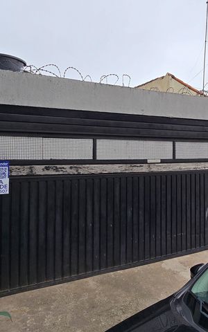Casa à venda com 153m², 2 quartos e 2 vagas Casa à venda com 153m², 2 quartos e 2 vagasFachada