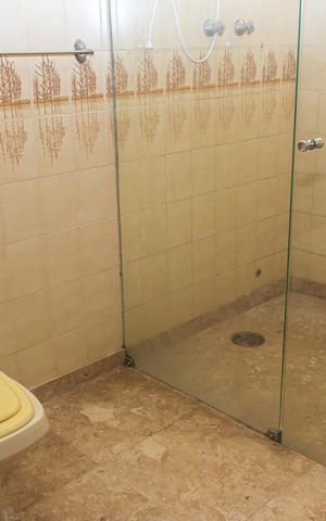 Casa à venda com 452m², 5 quartos e 5 vagas Casa à venda com 452m², 5 quartos e 5 vagasBanheiro da Suíte 3