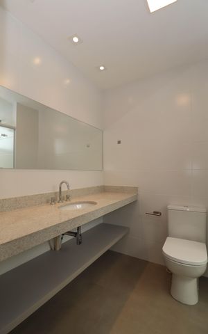 Apartamento à venda com 151m², 3 quartos e 2 vagas Apartamento à venda com 151m², 3 quartos e 2 vagasBanheiro da Suíte 1
