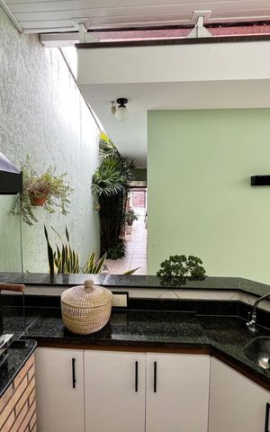 Casa à venda com 317m², 4 quartos e 4 vagas Casa à venda com 317m², 4 quartos e 4 vagasQuintal Gourmet