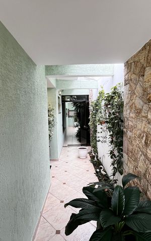 Casa à venda com 317m², 4 quartos e 4 vagas Casa à venda com 317m², 4 quartos e 4 vagasCorredor