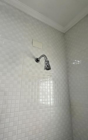 Casa à venda com 317m², 4 quartos e 4 vagas Casa à venda com 317m², 4 quartos e 4 vagasBanheiro da Suíte 3